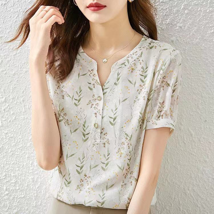Новая летняя стильная легкая и дышащая шифоновая рубашка с цветочным V-образным вырезом и короткими рукавами для женщин, которая будет выглядеть стройной и универсальной.