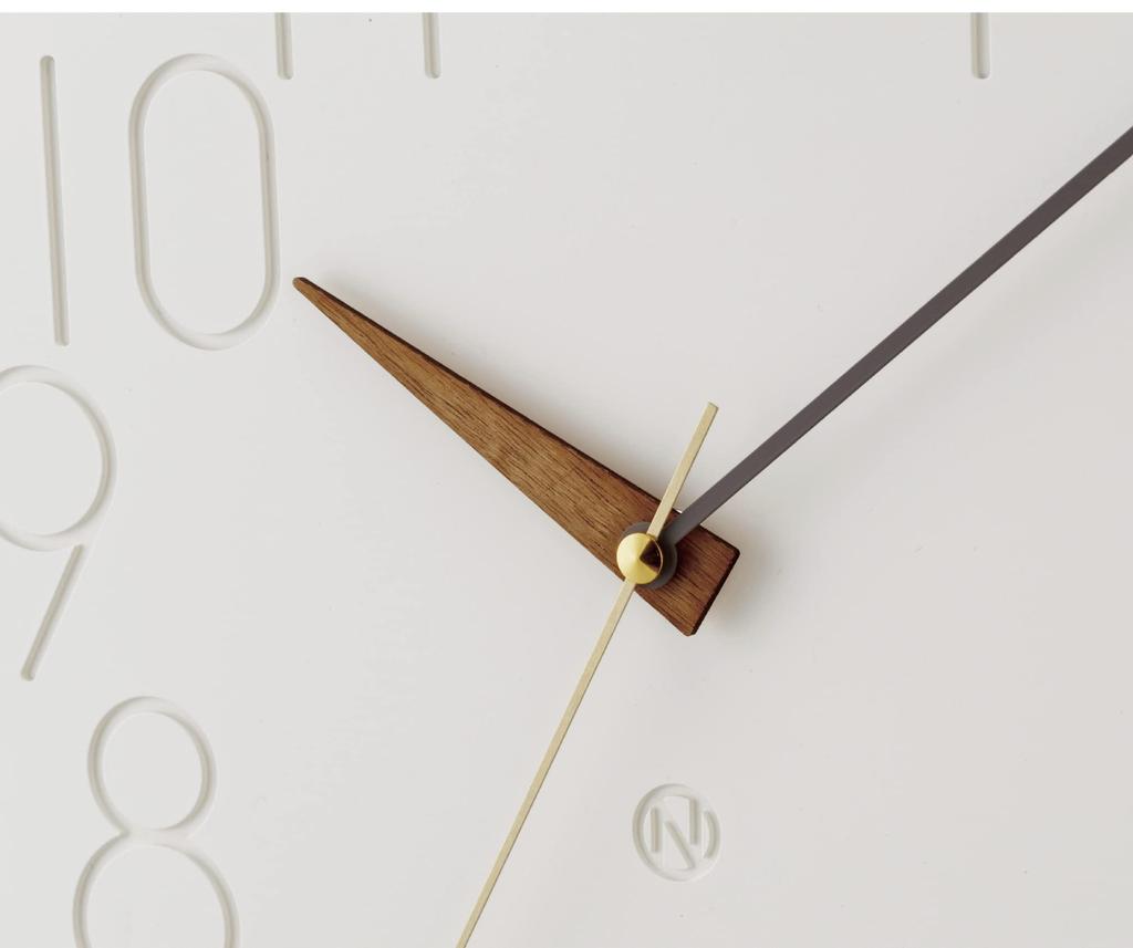 Настенные часы Interform Smook из белого дерева и золота с механизмом Sweep CL-4168, диаметр 30,5 см