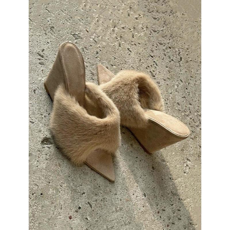 Spice girl millennial style fluffy slippers summer wear fluffy cool slippers beautiful pointed wedge heels high heels