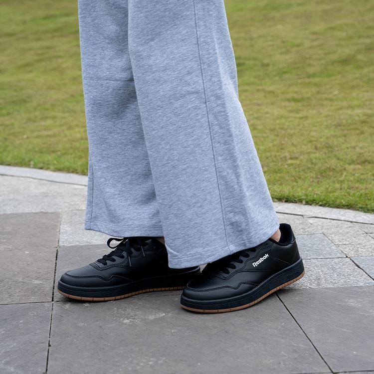 Reebok Court 1000 Comfortable Versatile Trendy Casual Shoes Low Top Skate Shoes Unisex Sneaker Black 24FRC907U2GH0