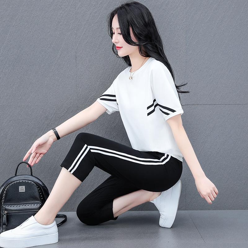 Женский летний модный хлопковый спортивный костюм: Рубашка «летучая мышь» и брюки средней длины