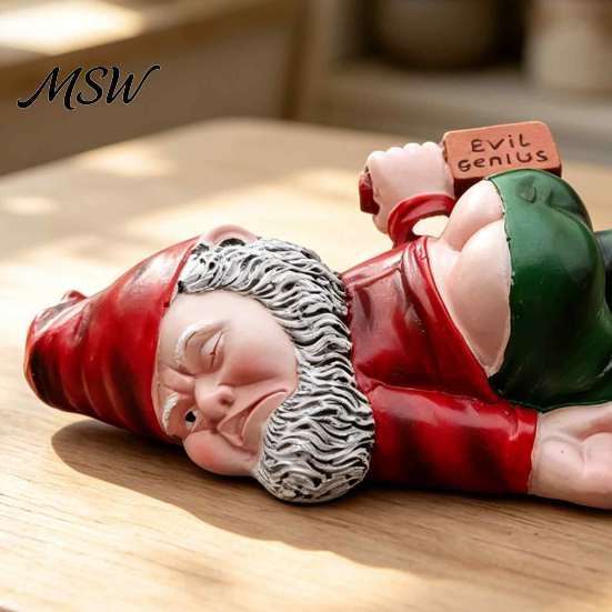 Resin Outdoor Lawn Ornament Funny Drunk Dwarf Garden Decoration, Gnome Statue, Sculpture Decorative Dwarfs for Patio Yard Decor, Weather Resistant