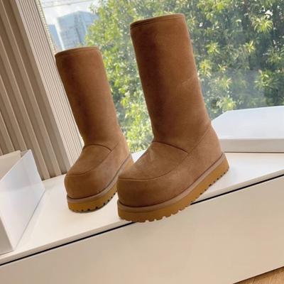 Женские зимние ботинки на ультратолстой подошве со встроенным увеличением высоты.