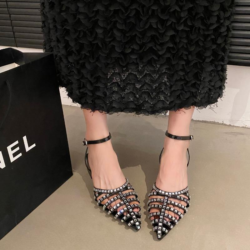 2025 Роскошные сандалии с узким ремешком из стразов Женские элегантные с острым носком на низком каблуке с ремешком на щиколотке Вечерние туфли для дам