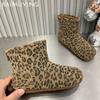 Женские зимние ботильоны на плоской подошве из леопардовой замши с короткими плюшевыми зимними хлопковыми ботинками 2025 года, дизайнерские теплые повседневные удобные ботинки для женщин