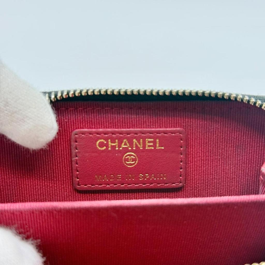 Used Excellent condition CHANEL 19 Flap Card Holder