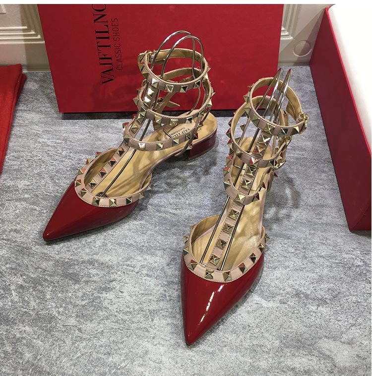 В том же стиле, что и Star. Женские босоножки на низком каблуке с заклепками. Классические туфли с острым носком на высоком каблуке. Модные туфли-лодочки. Удобная повседневная женская обувь.