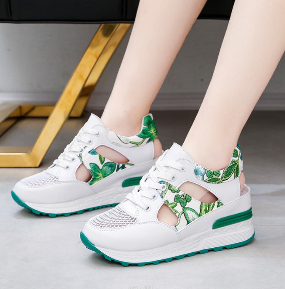 Мода 2024 Лето Новые дышащие сетчатые спортивные сандалии Женские внутренние увеличенные кроссовки Женские уличные теннисные туфли на платформе со шнуровкой