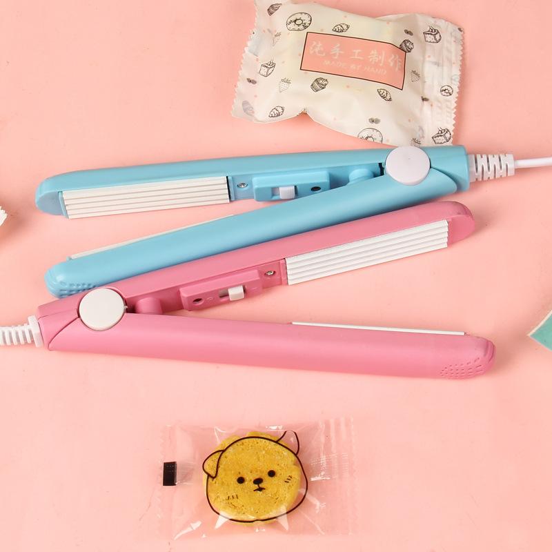 Mini Heat Sealer for Snack Bags Portable Electric Bag Sealing Machine in Pink Plastic Compact 18.7 cm Handheld Tool for Candy Nougat Dried Fruit