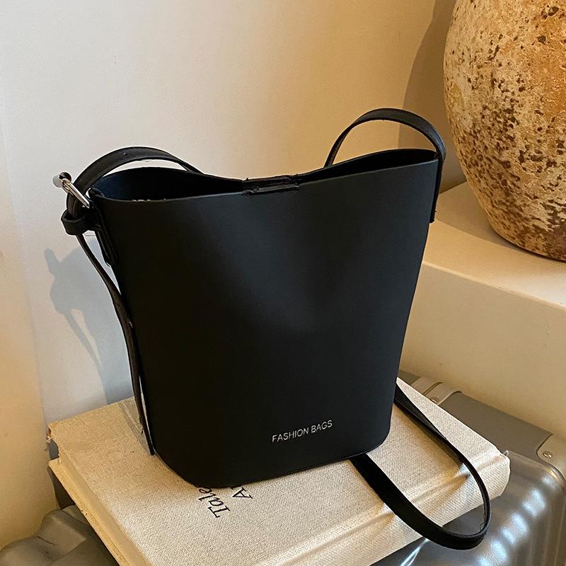 Популярная сумка-ведро для женщин Осень и Зима Новая модная сумка через плечо для женщин Высококлассная нишевая сумка на плечо для женщин
