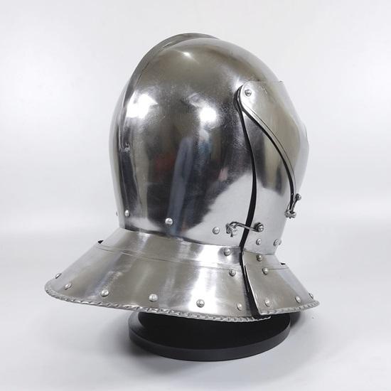 Средневековый рыцарский шлем Ларп Необычные доспехи Костюм Платье, Средневековый шлем крестоносца, Шлем тамплиера