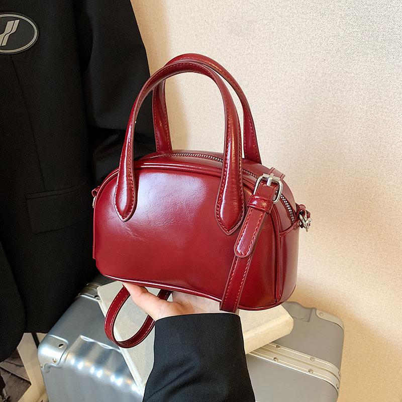 High-end Small Bag Women's New Spring Versatile Messenger Bag Fashion Pillow Bag