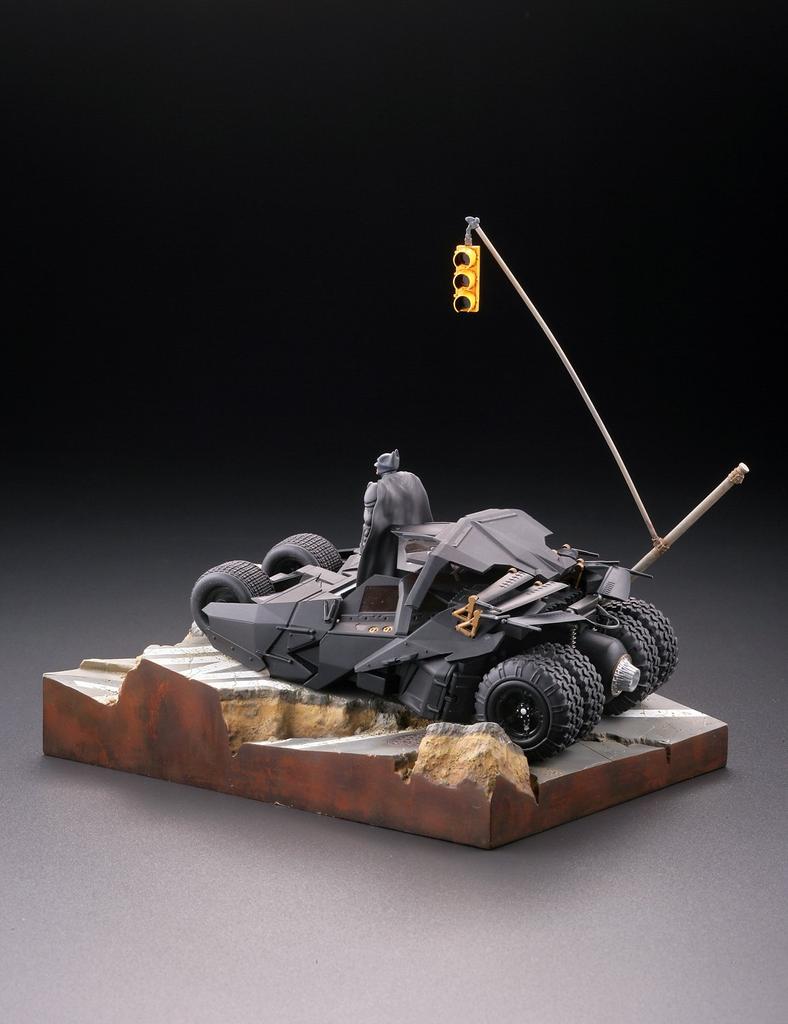 Legacy OF Revoltech Batmobile Tumbler в GOTHAM CITY окрашенный готовый продукт ABS&PVC