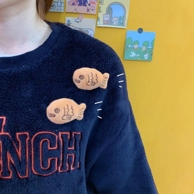 1 шт., новая модная зимняя милая плюшевая рыбка, очаровательная брошь для женщин, мужчин, пальто, костюм, броши, воротник, рюкзак, аксессуары, ювелирные изделия