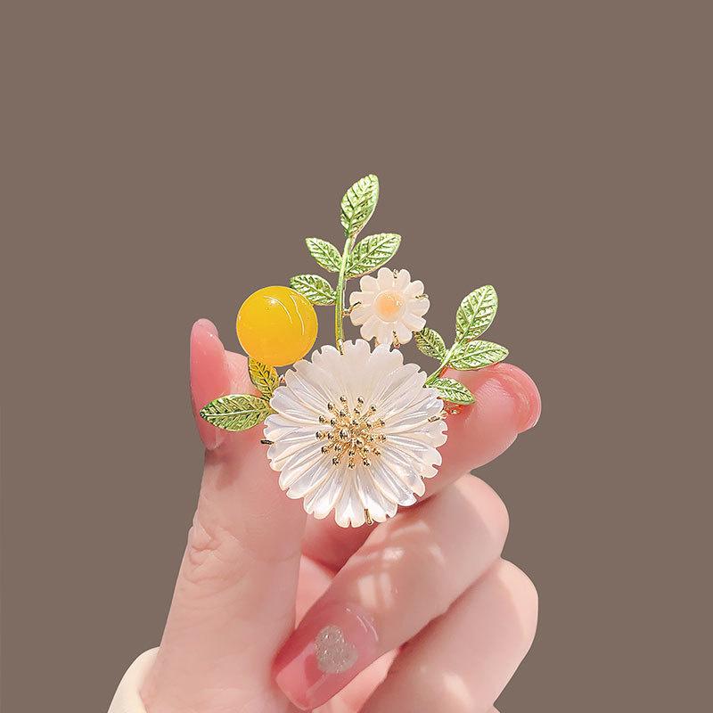 Small Daisy Flower Brooch Women Clothing Coat Jewelry Party Accessories Gift