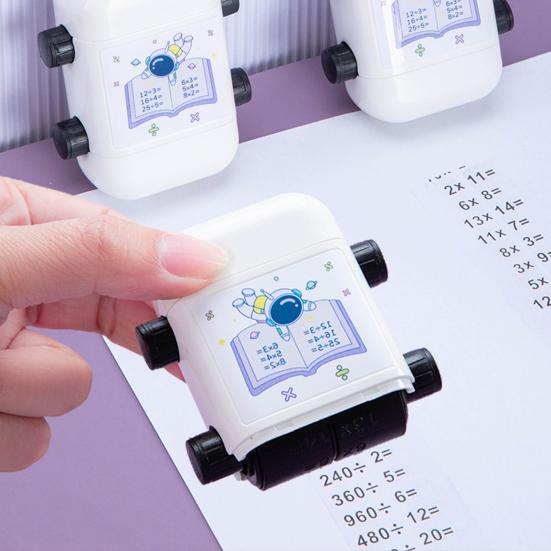 Штамп для математической практики. Быстросохнущий генератор вопросов. Экономия труда. Удобное сложение и вычитание. Классные принадлежности.