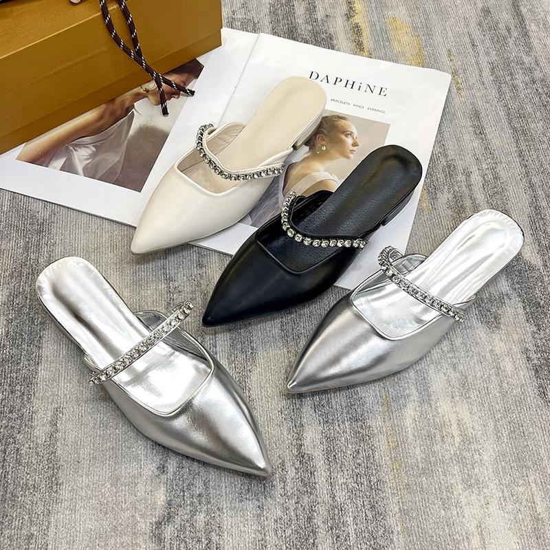 Fashion New Women's Designer Pointed Toe Mirror Silver Leather Slippers Women Crystal Band Shoes Outdoor Slides Low Heel Mules Sandals
