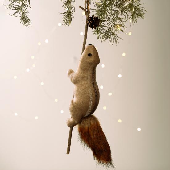 Foam Squirrel Ornament 3D Artificial Squirrel Figurine with Pine Cones Berries Cute Fake Animal Christmas Tree Hanging Decoration for Winter