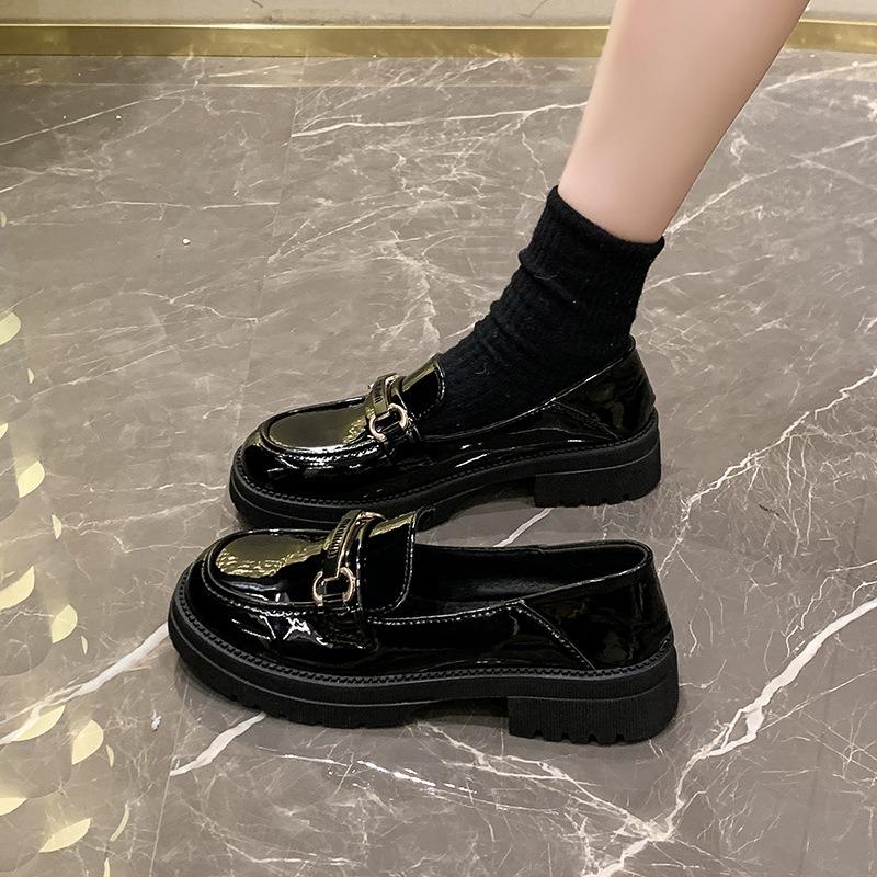 Маленькие кожаные туфли для женских весенне-осенних новых моделей с юбками, мягкая подошва, студенческие повседневные педали