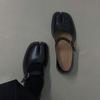 Туфли IPPEUM Flats Split Toe Shoes Plus Size 42 Loafer Brown Shoes Black Leather Women Mary Janes Tabis