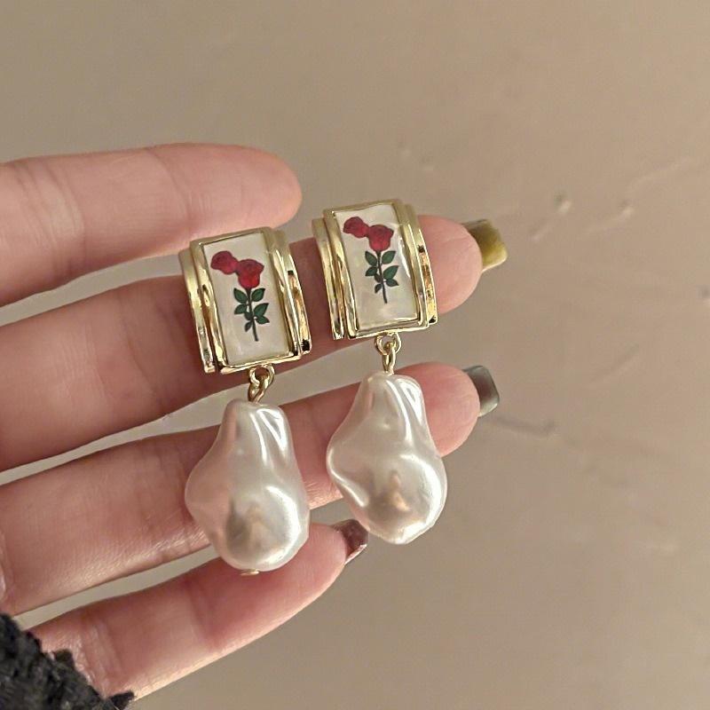 Новые серьги с жемчугом и розой, женские модные серьги с нерегулярным жемчугом, висячие серьги с красным цветком для женщин, подарок