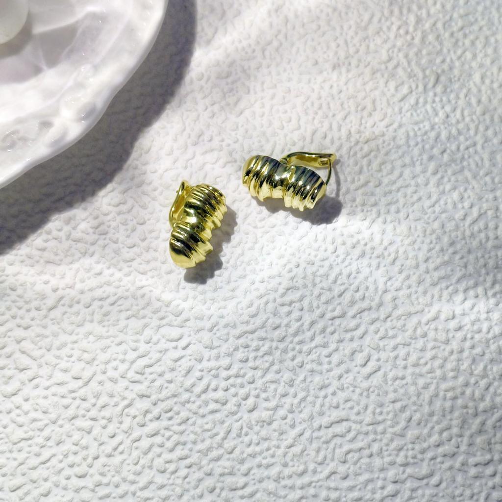 «Высококачественные металлические классические ретро-серьги — европейский и американский стиль, женская холодная ниша, мода знаменитостей»