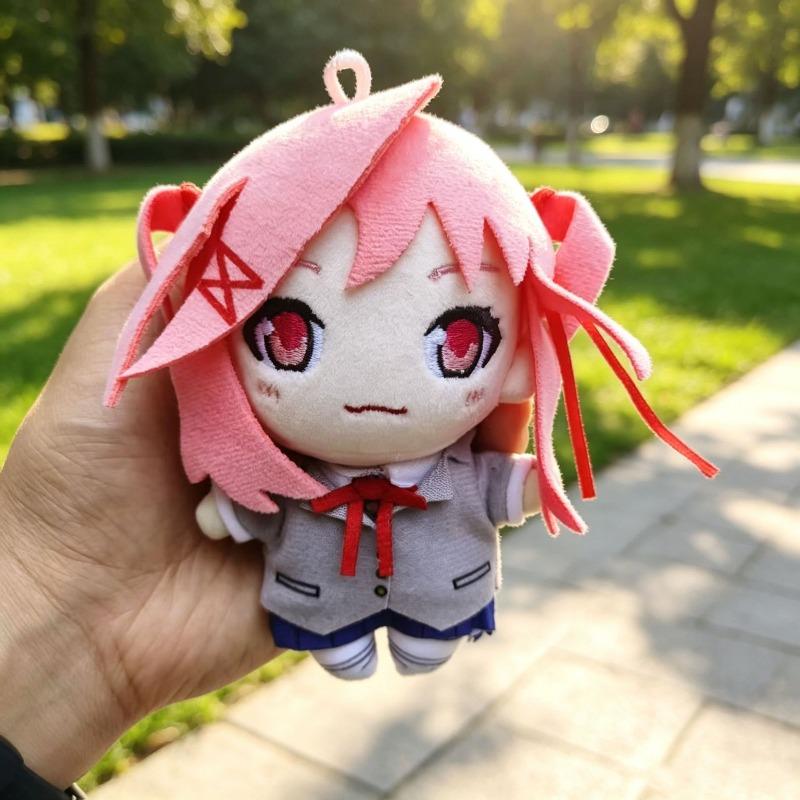 Новая Плюшевая Брелок-Кукла Doki Doki Literature Club 10 см Хлопковая Кукла Сайори Нацуки Юри Моника Аниме Персонаж Мягкая Игрушка Подвеска на Сумку Для Фаната Игры