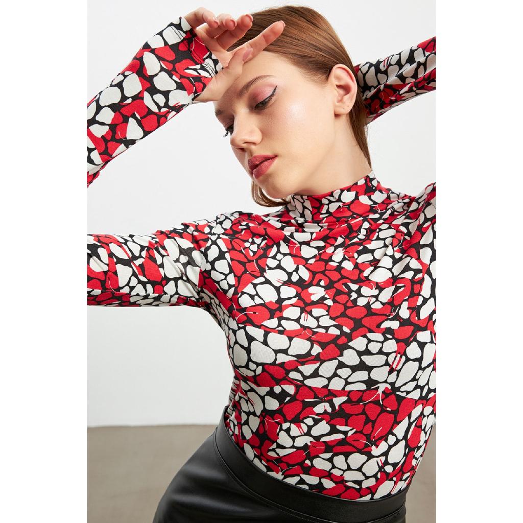 Женское черное боди с деталями на пальцах