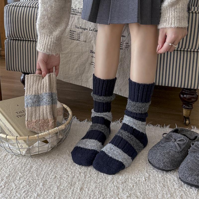 Женские осенне-зимние утолщенные теплые полосатые шерстяные длинные носки-гольфы контрастных цветов