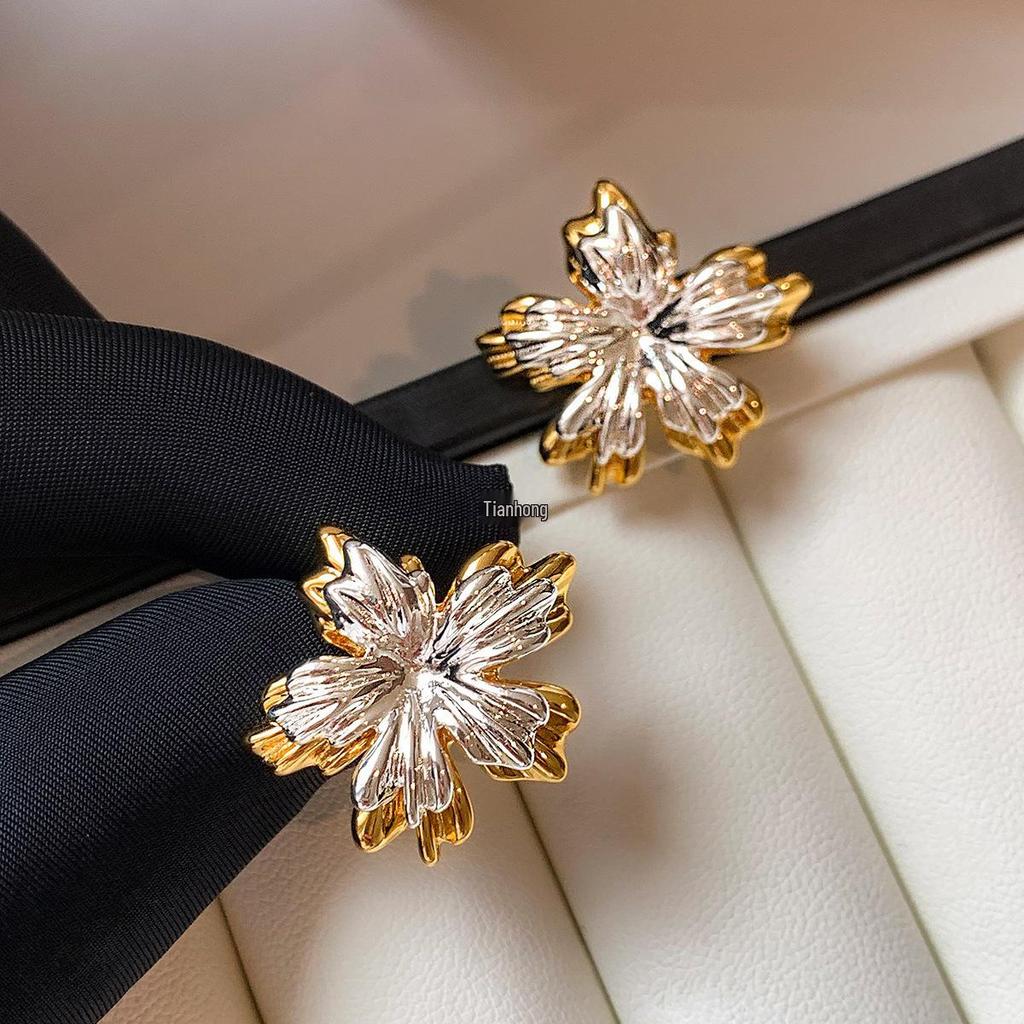 Two-Tone Gold & Silver Flower Earrings: Summer Light Luxury with French Retro Charm