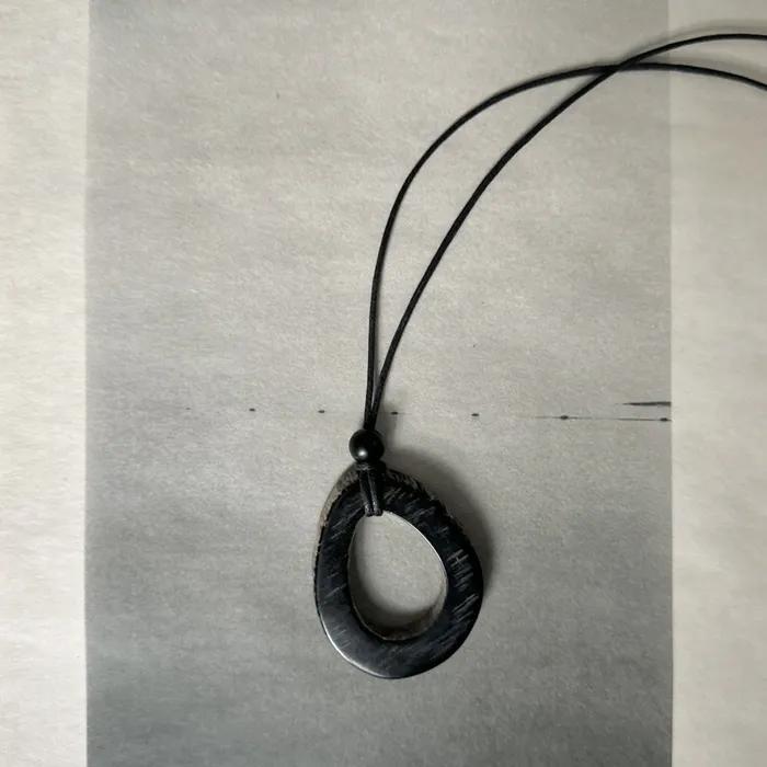 Lento necklace_hole Ожерелье с подвеской из рога Lento LISSE