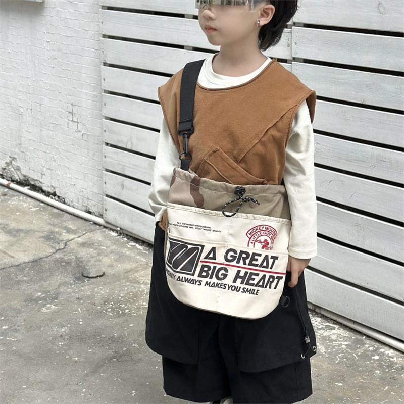 Холщовая сумка через плечо на кулиске с детским узором, с нашивными деталями, для ежедневного использования