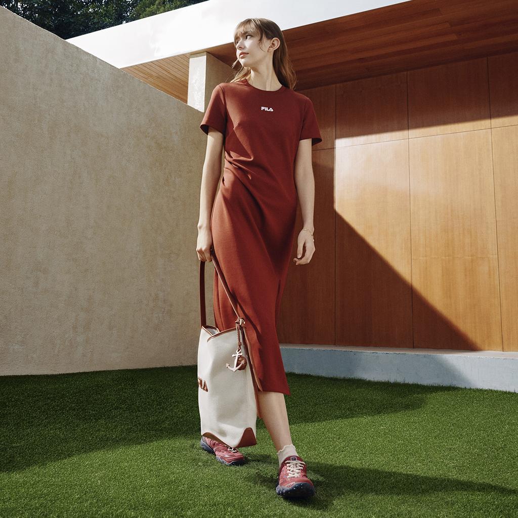 Fila Оригинальное платье-макси с разрезом Goddess III Модное Простое Классическое Ретро Элегантное Расслабленное Повседневное Универсальное Удобное С коротким рукавом F51W629304FBN