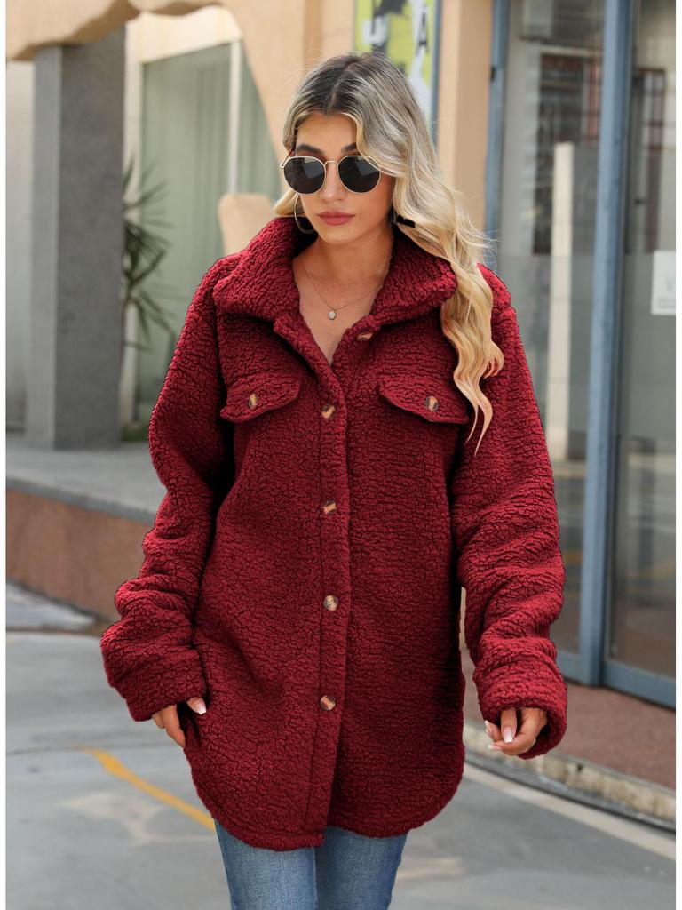 Осенне-зимнее женское пальто с длинными рукавами и лацканами в европейском и американском стиле из плюшевой ткани с искусственными карманами.