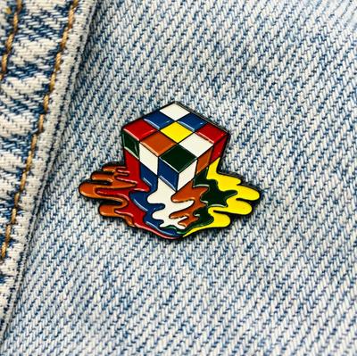 Новая эмалированная булавка Magic Cube в стиле ретро с буквенным металлическим разъемом, подарок на день рождения, 1 шт.