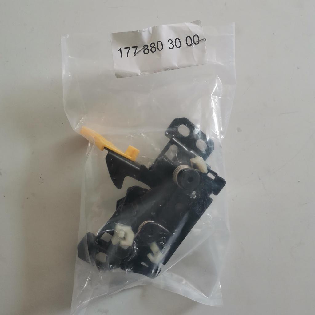 Замок капота двигателя Mercedes-Benz W177 1778803000