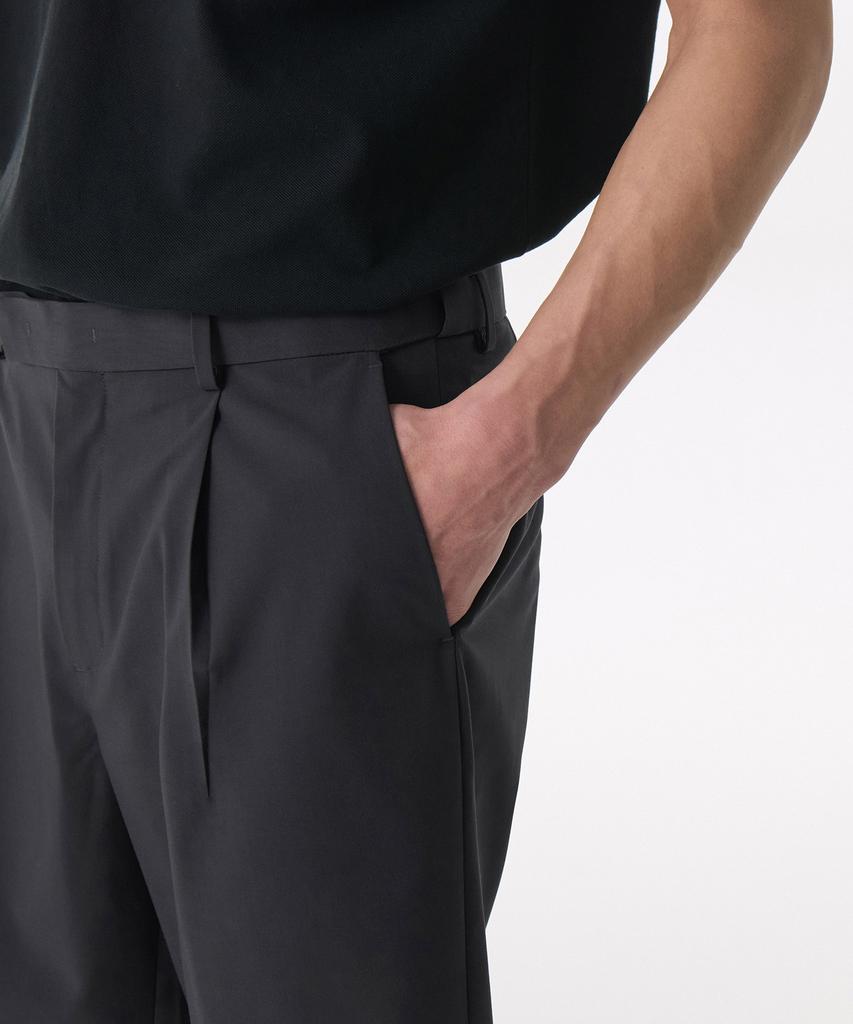 MUSINSA STANDARD [Cooltandard] Hidden Banding Half Slacks [Gunmetal]