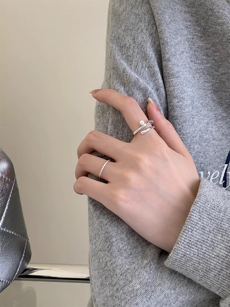 Summer Pearl Classy Ring For Women Featuring Stylish Geometric Design