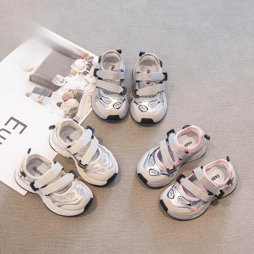 Мальчиковые сандалии 2025 новые летние детские туфли с закрытым носком летние спортивные сандалии девочки пляжная обувь для детей среднего и старшего возраста