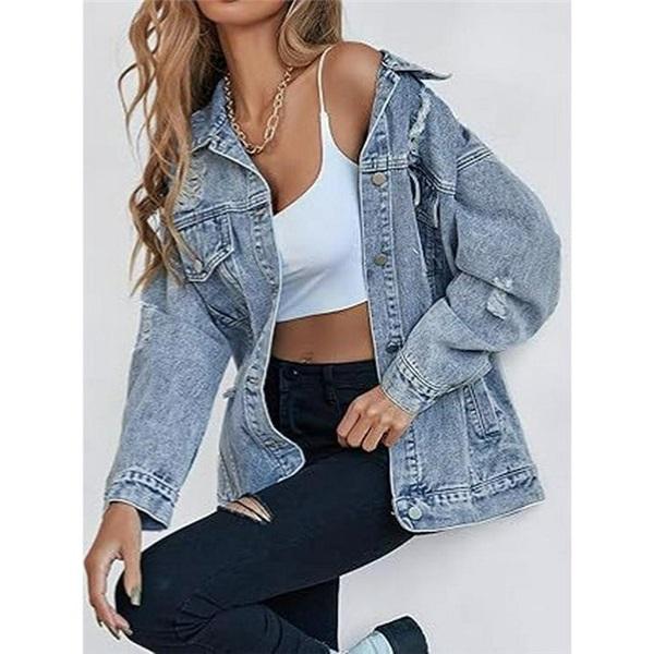 Женская джинсовая куртка оверсайз с рваными деталями в стиле бойфренд