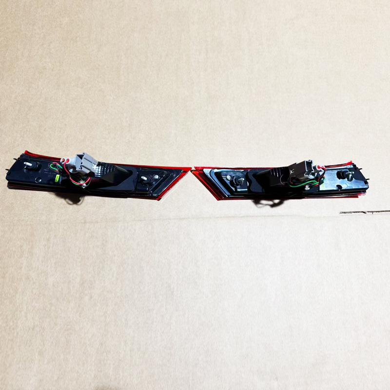 Внутренние задние фонари Volvo S90 (2017-2020 гг.) - Номера деталей. 31656777L, 31656780R