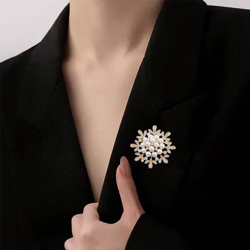 Elegant Pearl Flower Brooch Pin Badge For Women Girls  Clothes Decoration Jewelry Gifts