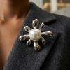 Минималистичный Стиль Броши Цветы из Нержавеющей Стали Женская Жемчужная Брошь Легко Сочетается Вечеринка Повседневная Булавка Бижутерия Аксессуары