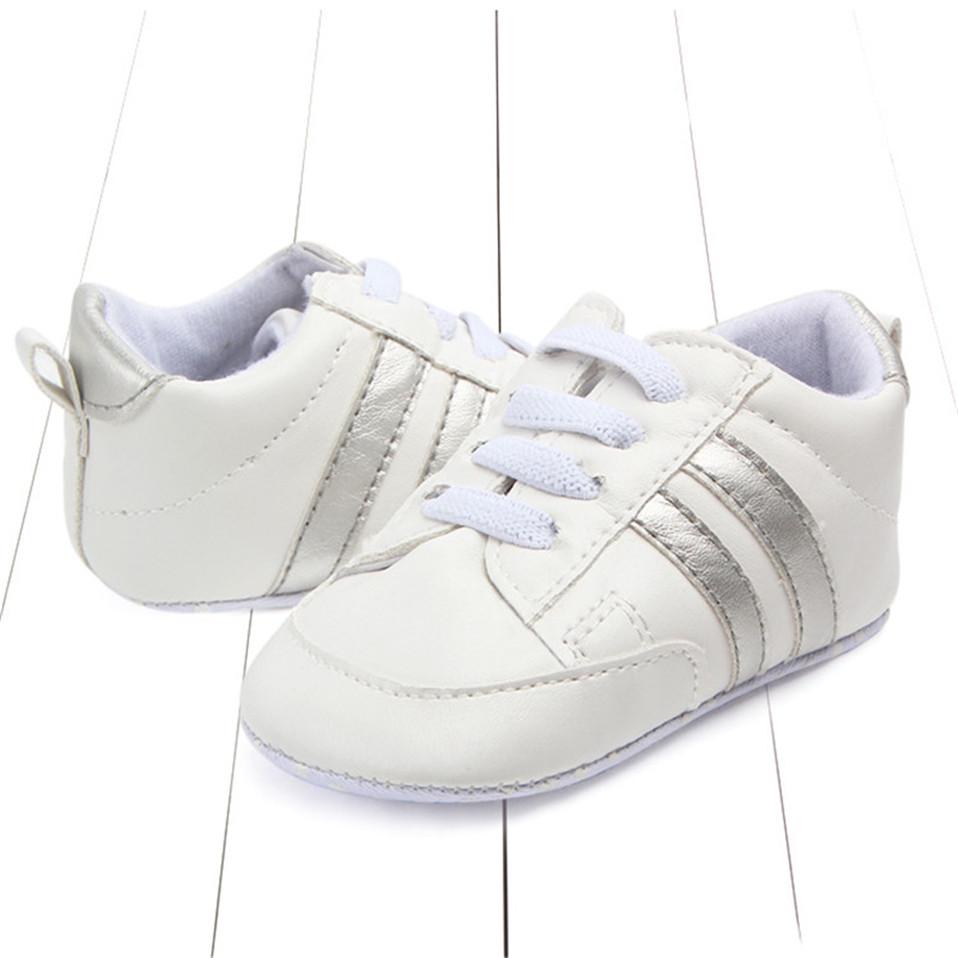 Детская обувь, кроссовки для новорожденных мальчиков, первые ходунки в две полоски для девочек, детские кроссовки на мягкой подошве из искусственной кожи со шнуровкой для малышей