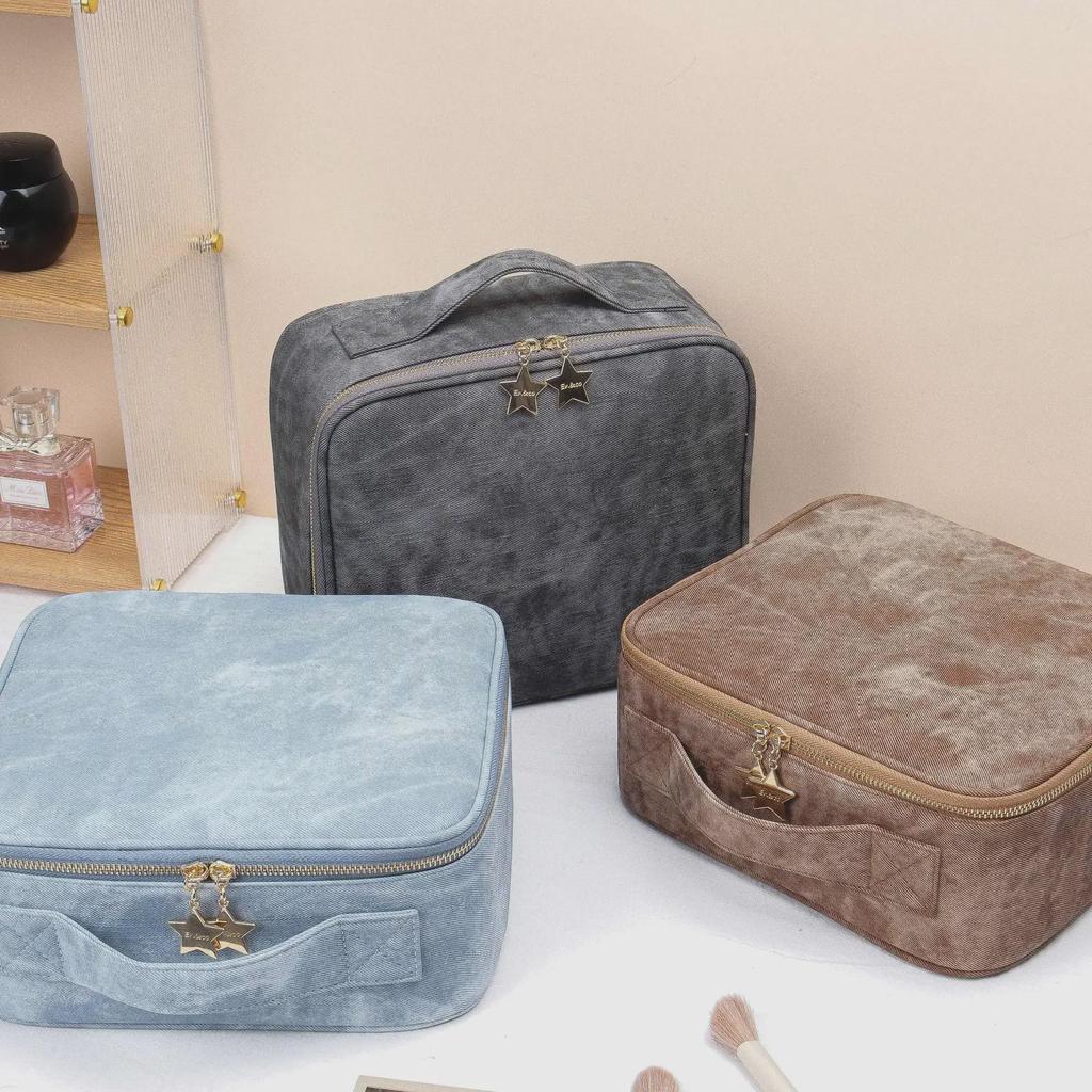 Косметичка со светодиодной подсветкой, большой вместимостью и зеркалом во весь экран