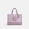 Coach Сумка Dempsey Carryall из фирменного жаккарда с полосками и нашивками Coach, серебристая, черная, дымчатая, черная, многоцветная