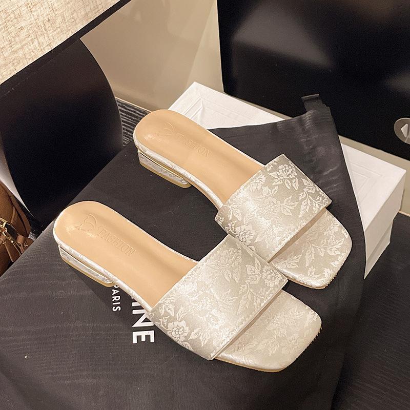 Flat Bottom New Skirt Fairy Vacation One-word Slippers Style with Beautiful Cool Slippers Female Summer Wear