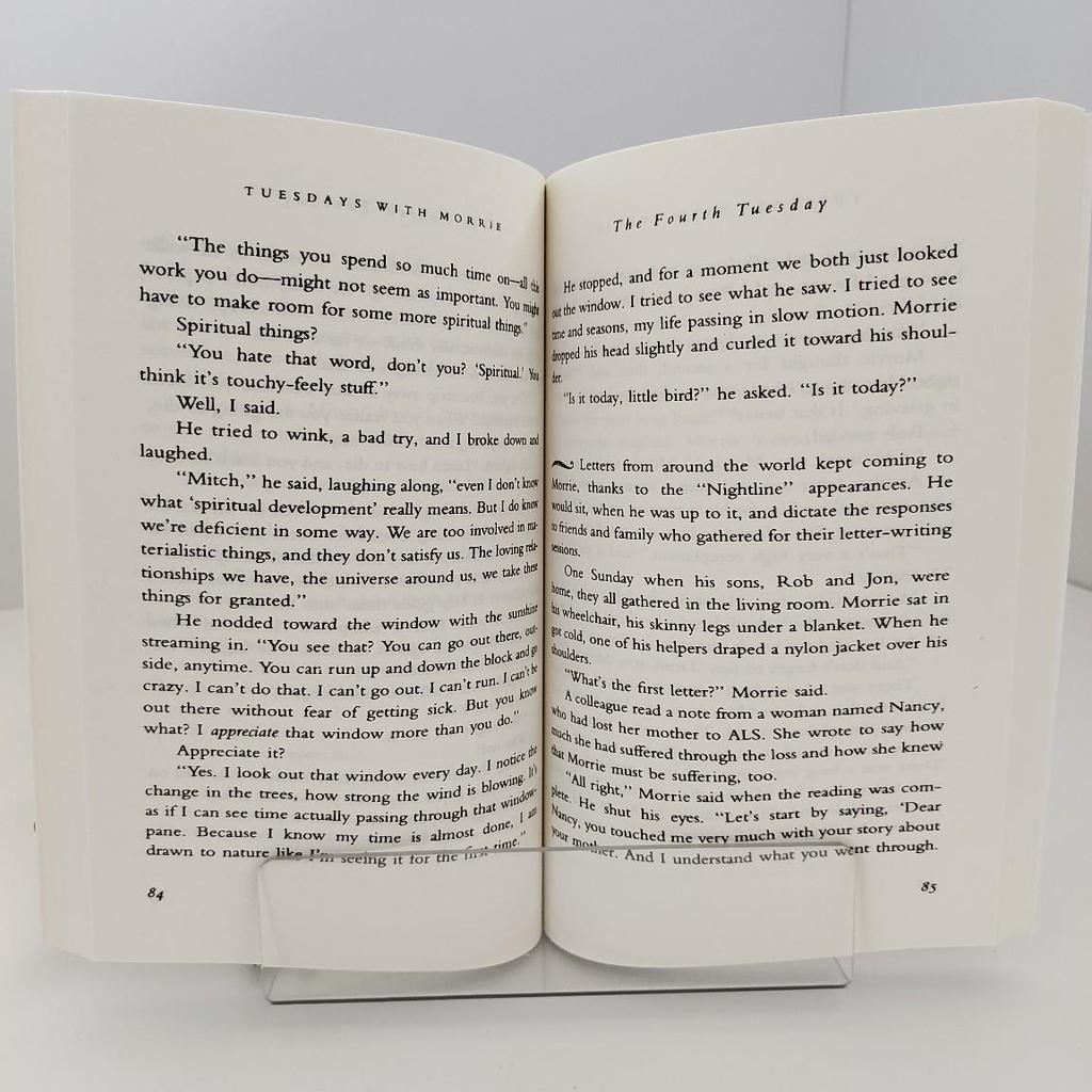 Трансграничные бестселлеры: Вторники с Морри by Митч Элбом (английское издание)