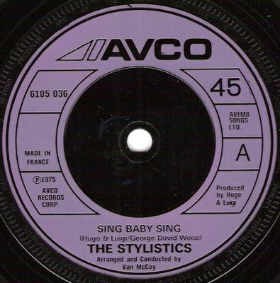 7-дюймовая пластинка STYLISTICS - Sing Baby Sing 6105036 Avco 1975 Великобритания Соул/Фанк Б/У