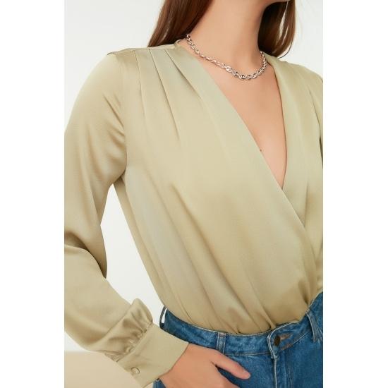 Блузки и рубашки Элегантная атласная блузка в складку с двубортным вырезом на плечах
